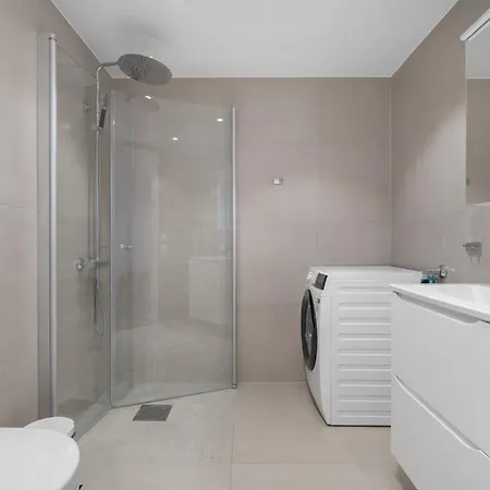 Sleek 1Bd Apt With Sea View Tromso Exterior photo
