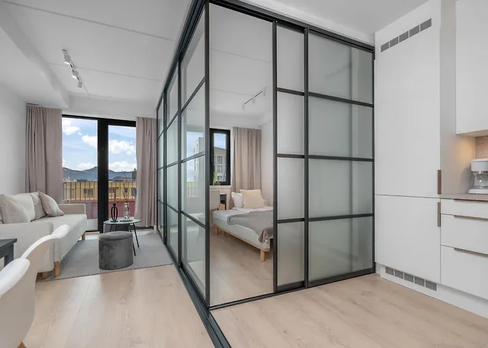 Sleek 1Bd Apt With Sea View