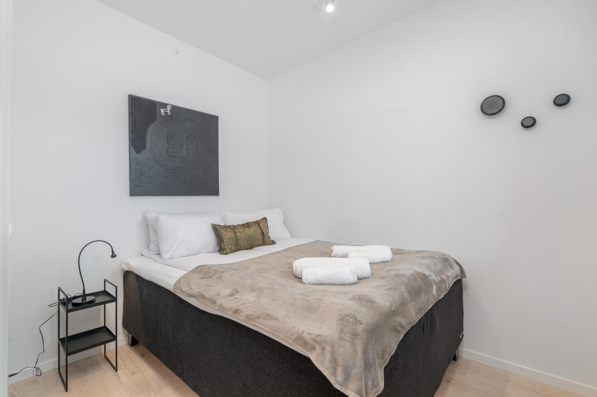 Sleek 1bd With Sea View *