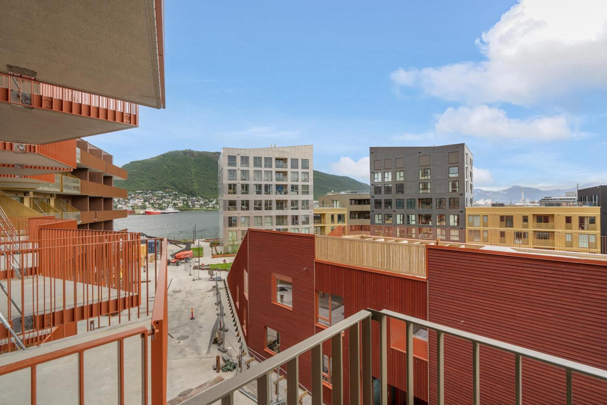 Sleek 1bd With Sea View Tromso