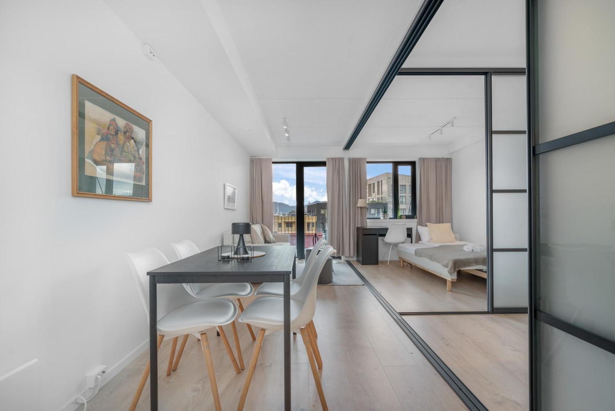 Sleek 1bd With Sea View *